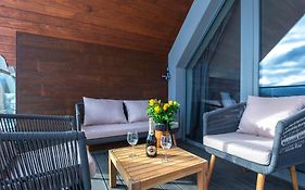 Aparts4U - Kras Resort Apartament A302 z prywatnym jacuzzi, sauną i widokiem na góry