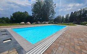 Aparts4U - Kras Resort Apartament A302 z prywatnym jacuzzi, sauną i widokiem na góry